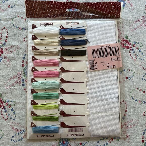 Riolis Cross Stitch Kit R1637 “My Family” Puppy Dog Stockings Clothes Line - Picture 4 of 4